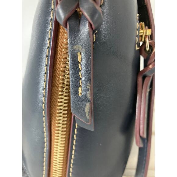 DOONEY & BOURKE, SMALL NAVY SMOOTH LEATHER CROSSBODY BAG - Picture 5 of 16